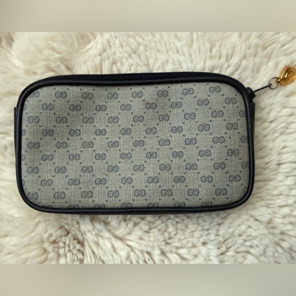 Vintage Gucci 1980’s GG Canvas Cosmetic Pouch with Navy Blue Leather Trim GUC - Picture 3 of 5